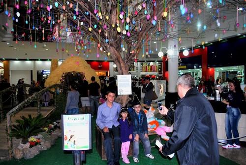 Espaço de Páscoa diverte as crianças no Criciúma Shopping