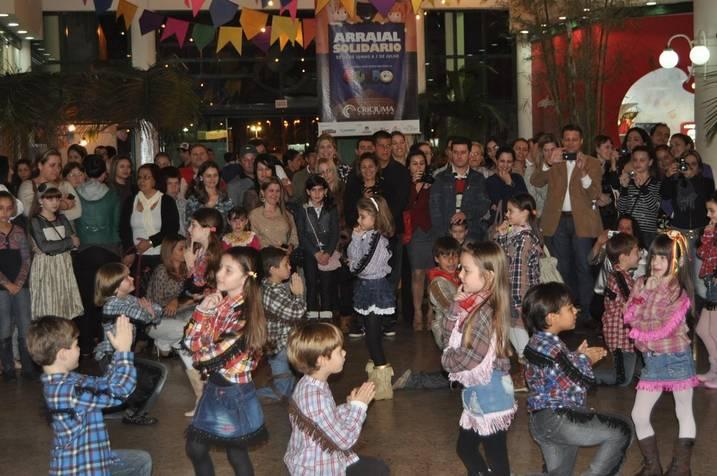 Arraial Solidário diverte o público no Criciúma Shopping