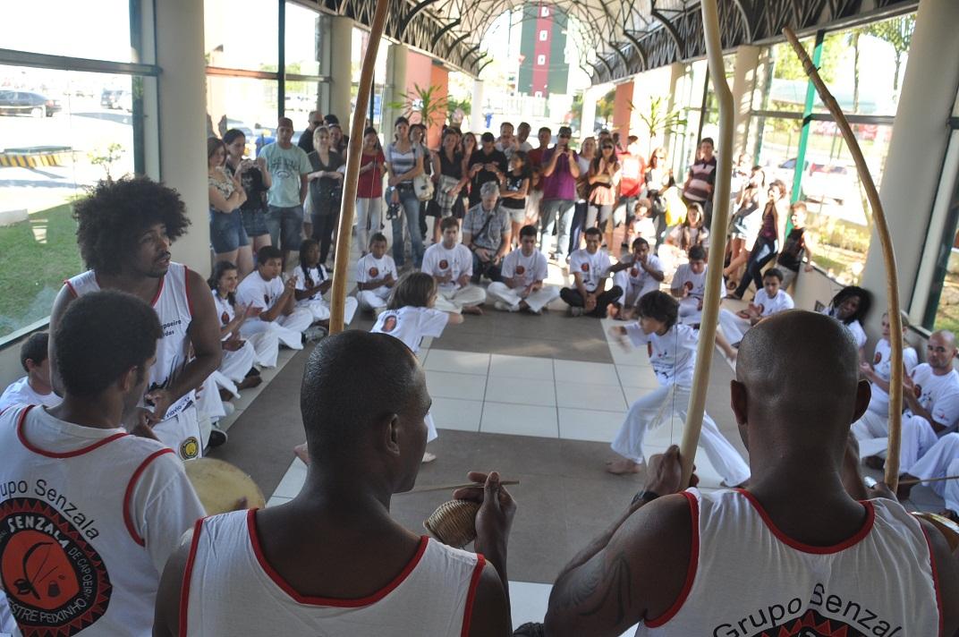 Capoeira contagia o Criciúma Shopping