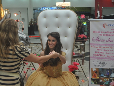 Luxo, beleza e encanto: princesas da Disney no Criciúma Shopping