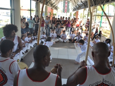 Capoeira contagia o Criciúma Shopping