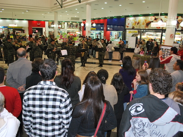 Orquestra do 28ª GAC faz apresentação no Criciúma Shopping