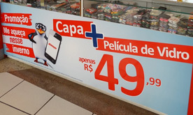 Capas em promoção no quiosque da Claro