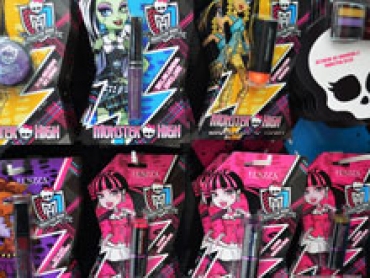 Monster High agora tem linha de maquiagem