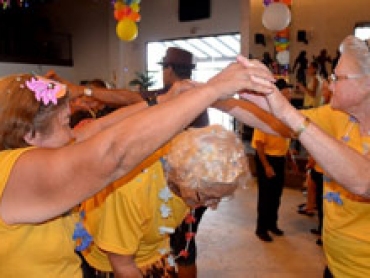 Muita alegria e diversão no Bailinho da Terceira Idade