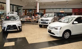 Veículos Toyota em exposição no Criciúma Shopping