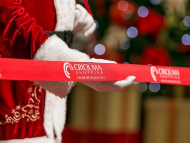 Criciúma Shopping celebra 26 anos de história com chegada do Papai Noel