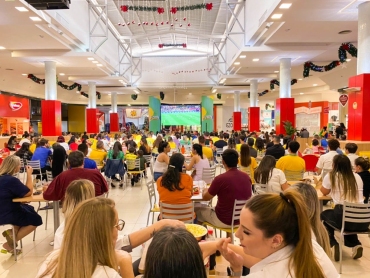 Reunindo torcedores, Criciúma Shopping segue exibindo jogos do Brasil na Copa do Mundo