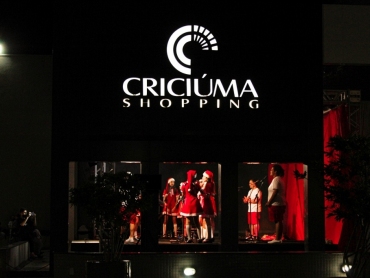 Noite mágica: espetáculo de Natal traz muita música para o Criciúma Shopping