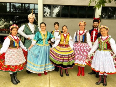 Folclore em Dança reúne grupos culturais no Criciúma Shopping