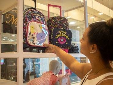 Em clima de volta às aulas, lojas apostam em material escolar e promoções no Criciúma Shopping