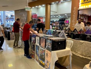 2ª Feira Vintage reúne mais de 4 mil itens colecionáveis no Criciúma Shopping