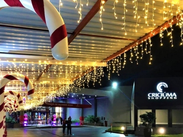 Com o acendimento das luzes, magia do Natal chega ao Criciúma Shopping