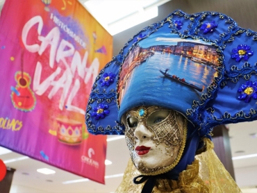 “Histórias de Carnaval”: exposição de fantasias toma conta do Criciúma Shopping